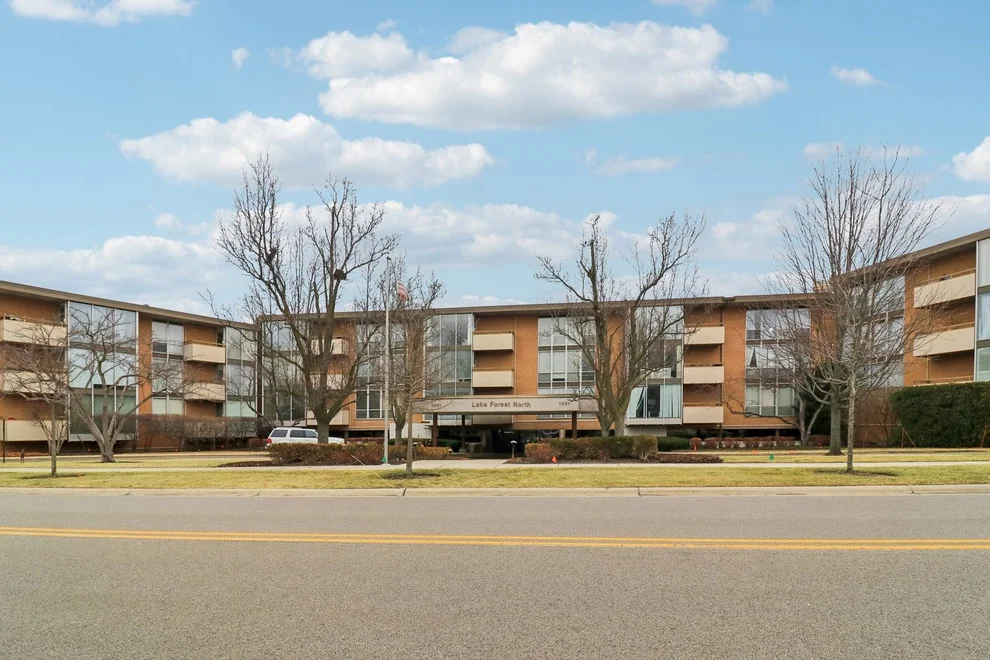 Unit for sale at 1301 N Western Avenue, Lake Forest, IL 60045