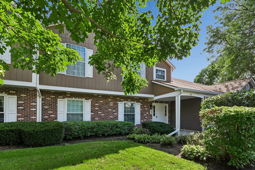 Unit for sale at 83 Midhurst Court, Naperville, IL 60565