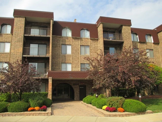 Unit for sale at 2100 VALENCIA Drive, NORTHBROOK, IL 60062