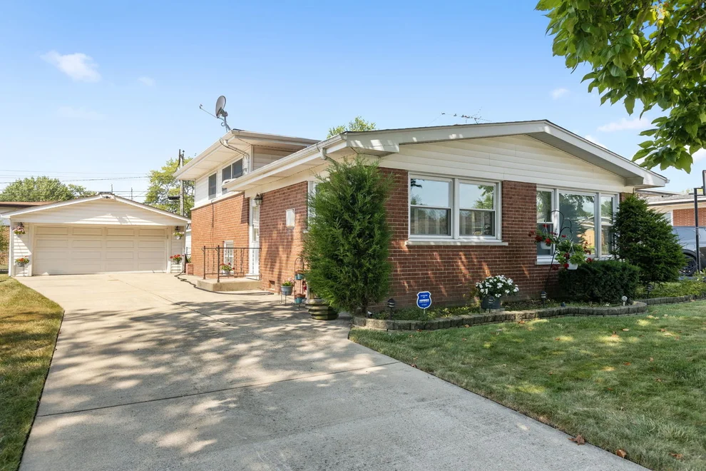 Unit for sale at 318 Avonelle Drive, Chicago Heights, IL 60411