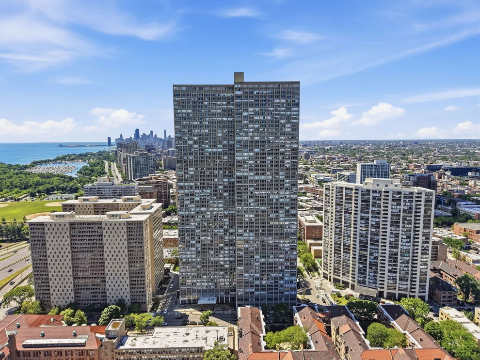 Unit for sale at 655 W IRVING PARK Road, Chicago, IL 60613
