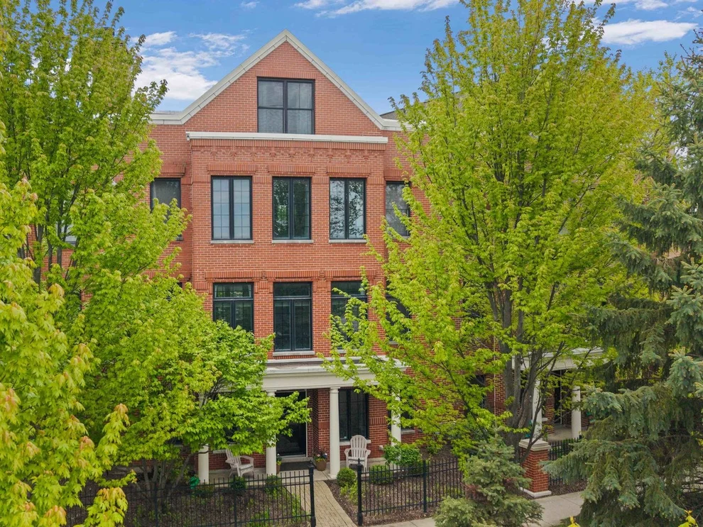 Unit for sale at 2048 Valor Court, Glenview, IL 60026
