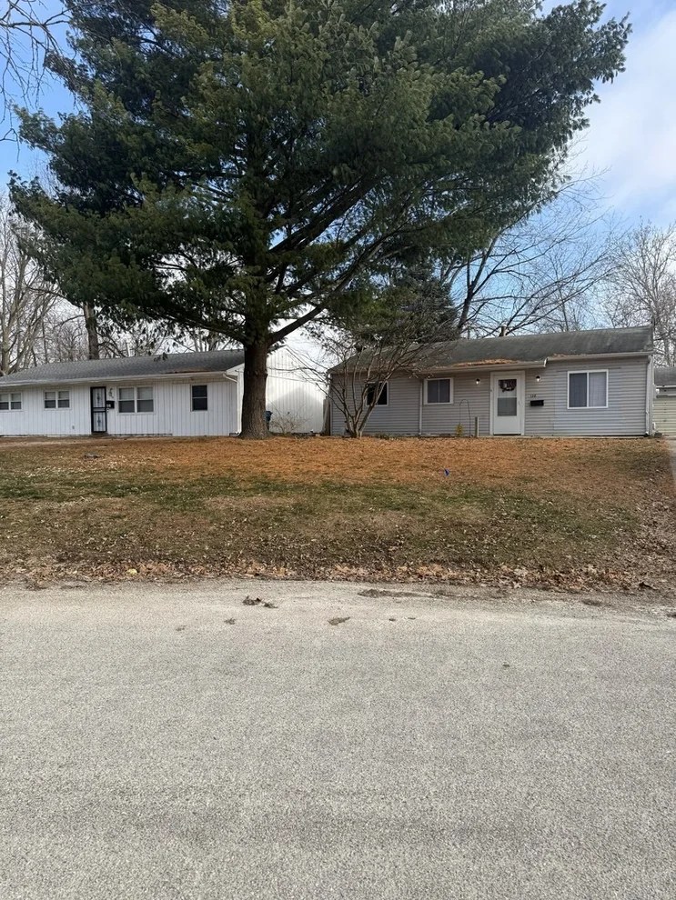Unit for sale at 128 S Scottswood Drive, Urbana, IL 61802