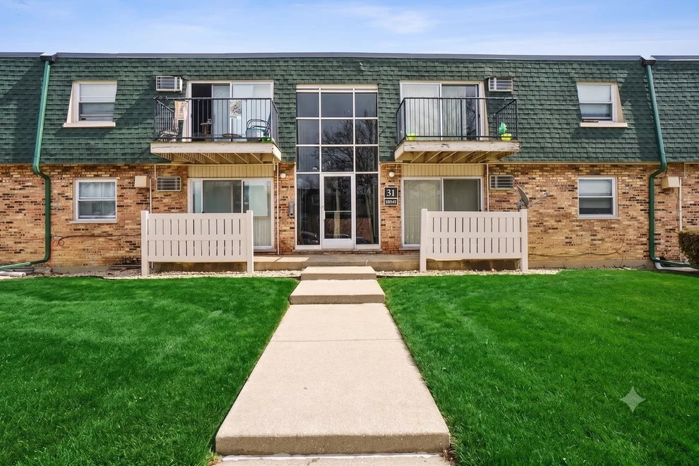 Unit for sale at 10041 S Walnut Terrace, Palos Hills, IL 60465