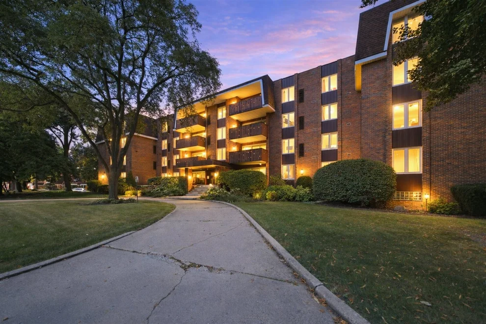 Unit for sale at 120 S Spruce Avenue, Wood Dale, IL 60191