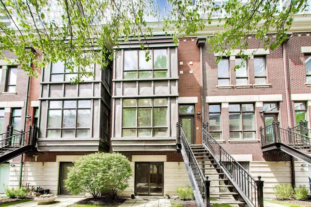 Unit for sale at 1326 S Indiana Parkway, Chicago, IL 60605
