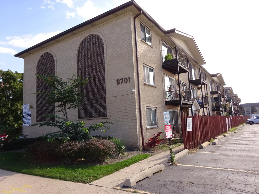 Unit for sale at 8701 W FOSTER Avenue, Chicago, IL 60656