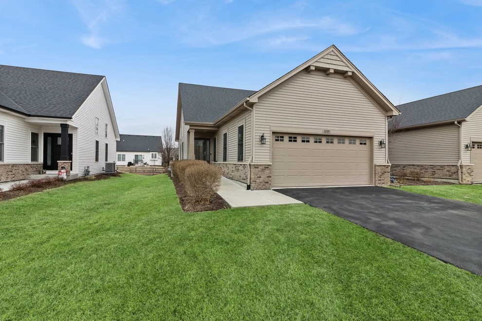 Unit for sale at 539 Sudbury Circle, Oswego, IL 60543