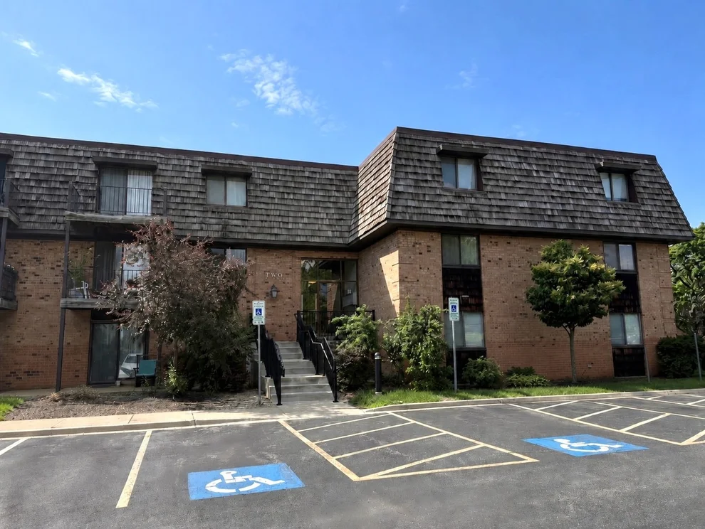 Unit for sale at 2 Oak Creek Drive, Buffalo Grove, IL 60089