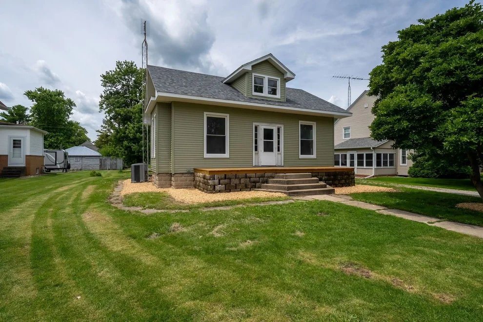 Unit for sale at 311 S Main Street, Flanagan, IL 61740