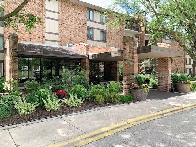 Unit for sale at 301 Lake Hinsdale Drive, Willowbrook, IL 60527