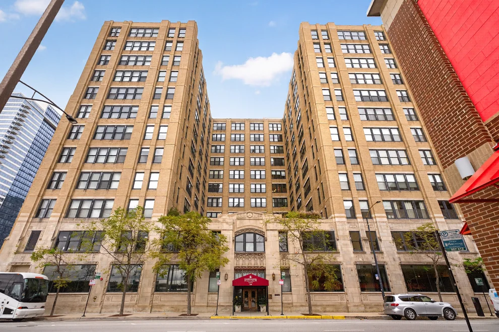 Unit for sale at 728 W Jackson Boulevard, Chicago, IL 60661