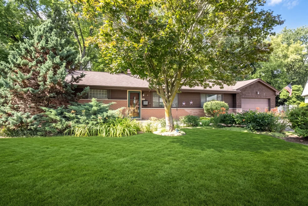 Unit for sale at 10 Hollycourt Terrace, Lake Zurich, IL 60047