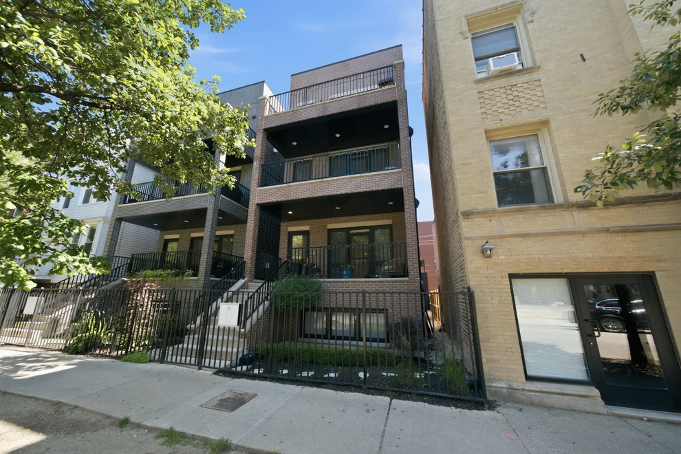 Unit for sale at 1145 W Addison Street, Chicago, IL 60613