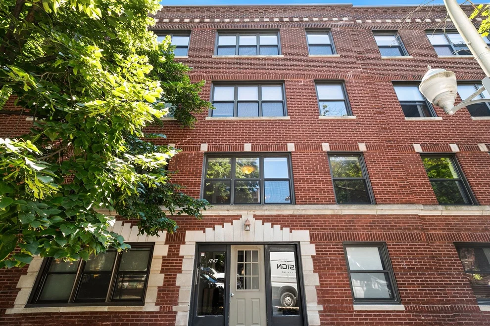 Unit for sale at 1249 W Roscoe Street, Chicago, IL 60657