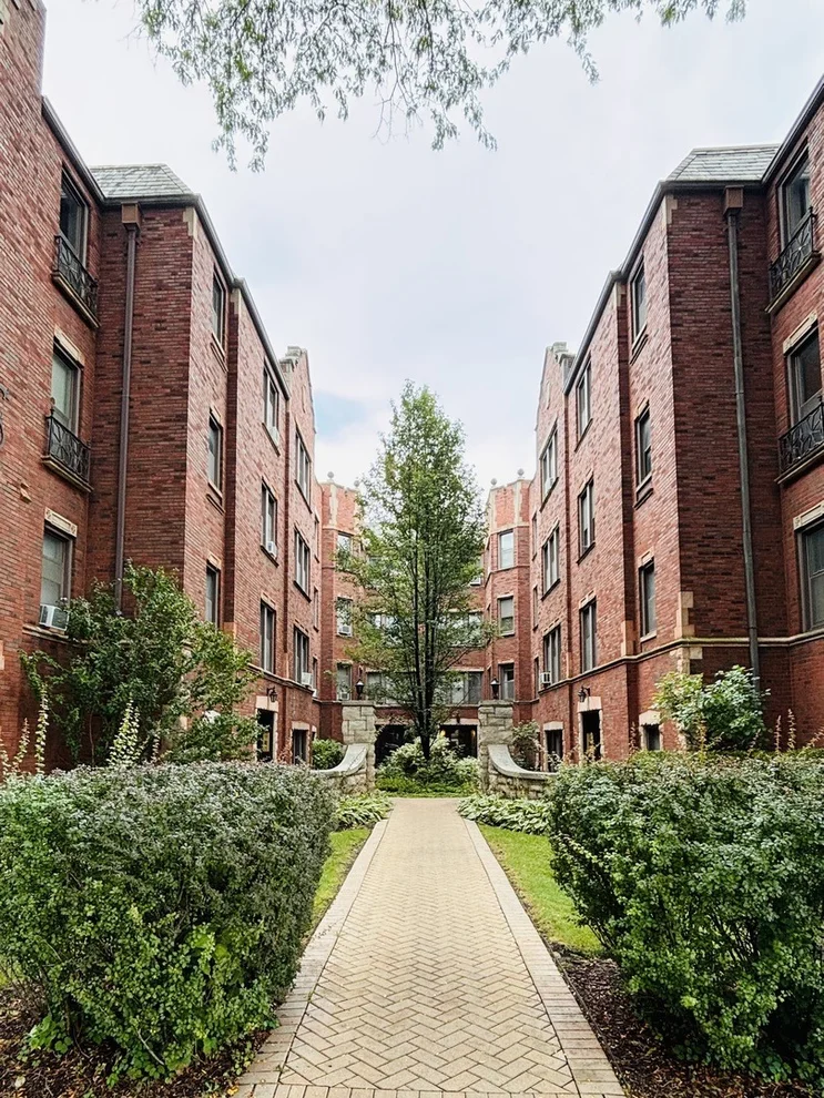 Unit for sale at 6759 N ARTESIAN Avenue, Chicago, IL 60645