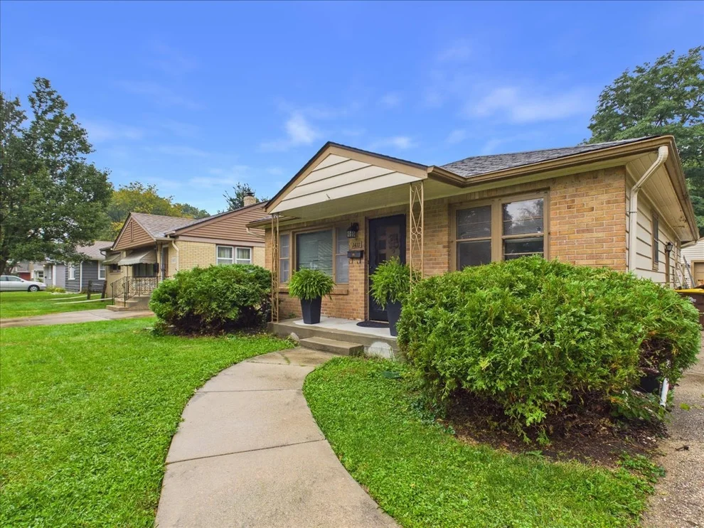 Unit for sale at 1411 Stratford Avenue, Rockford, IL 61107