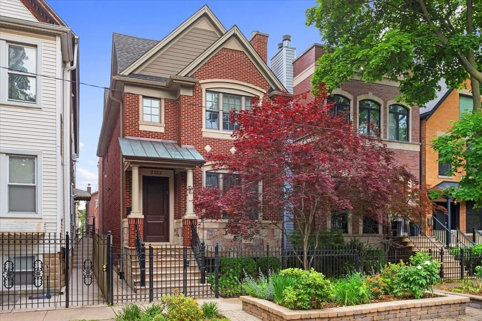 Unit for sale at 2122 W Melrose Street, Chicago, IL 60618