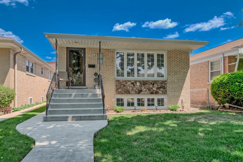 Unit for sale at 6651 N Oconto Avenue, Chicago, IL 60631