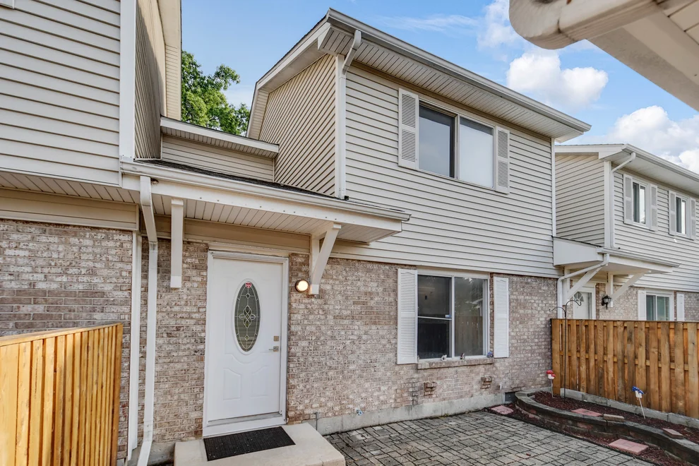 Unit for sale at 18 Woodsorrel Place, Woodridge, IL 60517