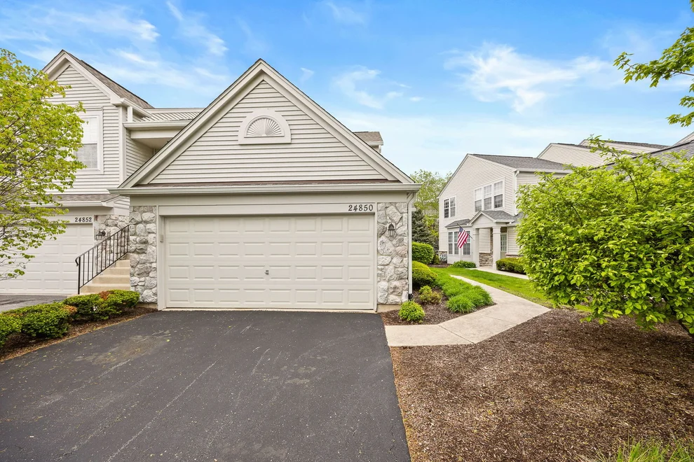 Unit for sale at 24850 W Franklin Lane, Plainfield, IL 60585