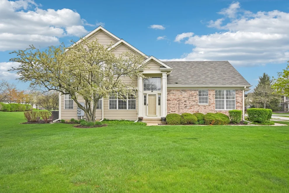 Unit for sale at 917 Havenshire Road, Naperville, IL 60565