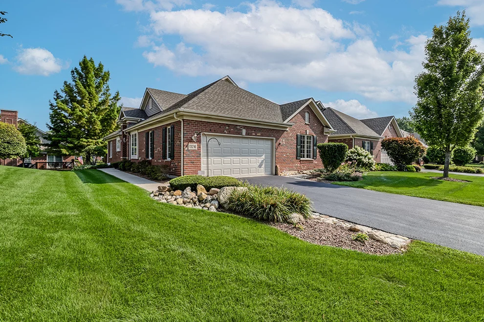 Unit for sale at 13216 Greenleaf Trail, Palos Heights, IL 60463