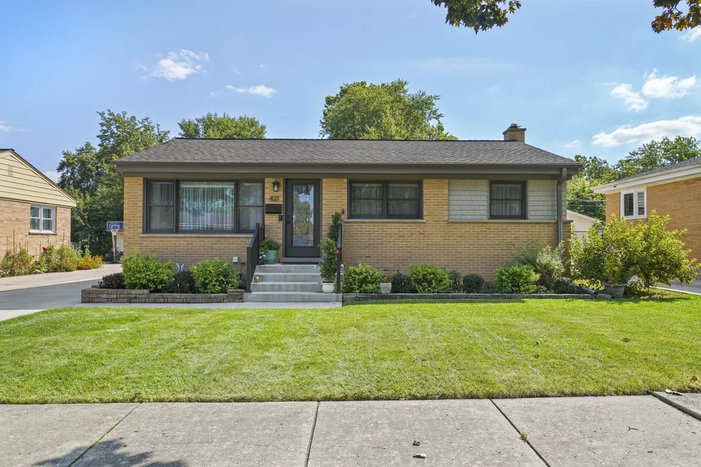 Unit for sale at 421 Vassar Lane, Des Plaines, IL 60016