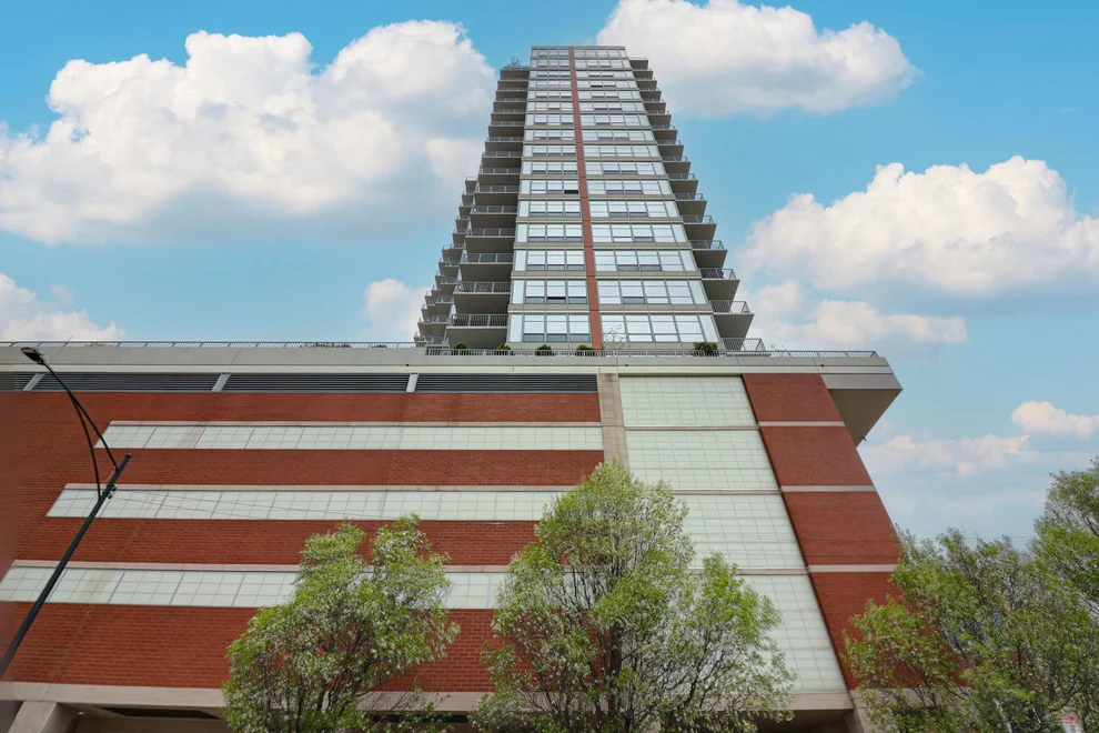 Unit for sale at 1600 S Prairie Avenue, Chicago, IL 60616