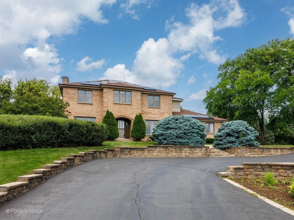 Unit for sale at 23 Squire Road, Hawthorn Woods, IL 60047