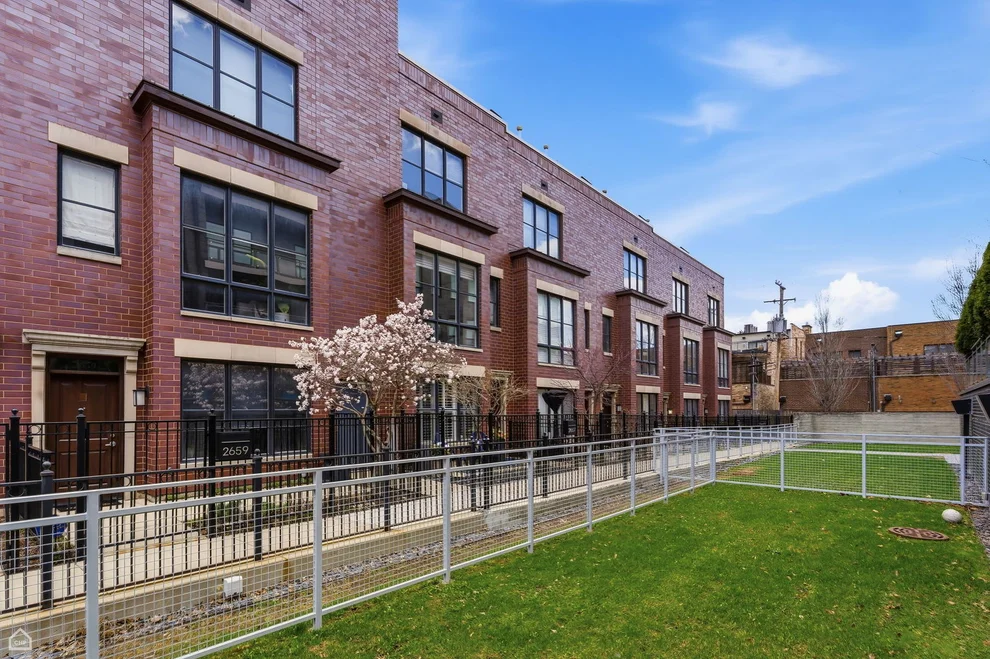 Unit for sale at 2657 N Hermitage Avenue, Chicago, IL 60614