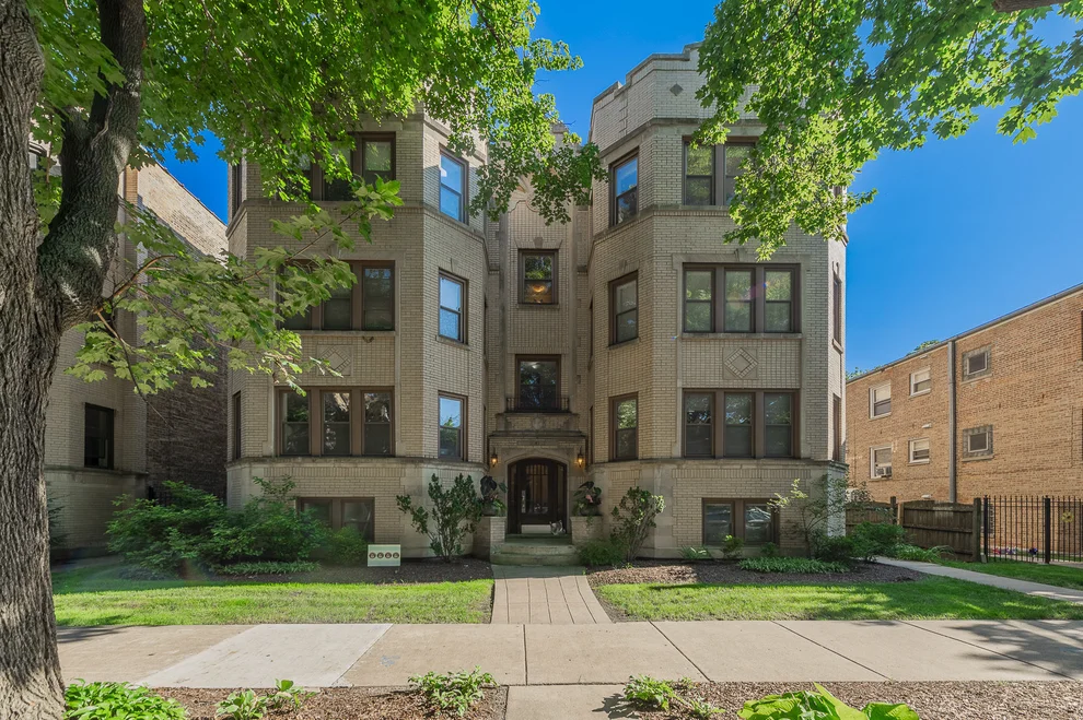 Unit for sale at 2651 W Greenleaf Avenue, Chicago, IL 60645
