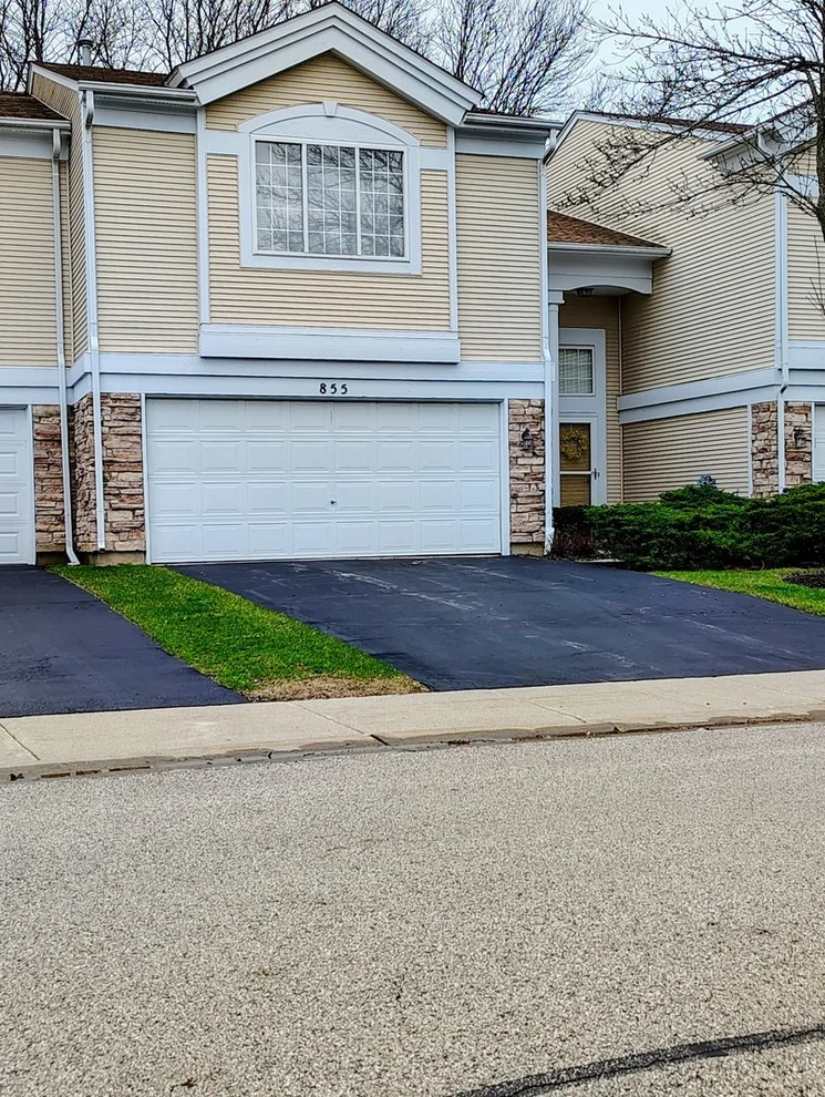Unit for sale at 855 Mesa Drive, Elgin, IL 60123