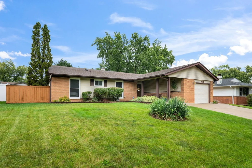 Unit for sale at 743 Delphia Avenue, Elk Grove Village, IL 60007