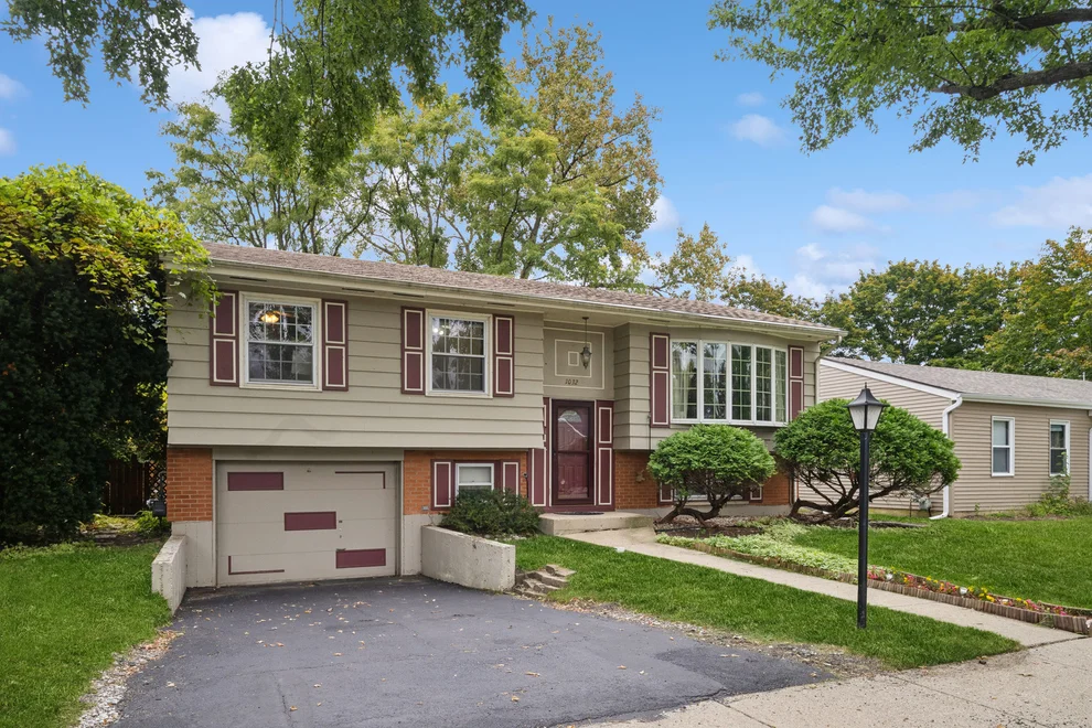 Unit for sale at 1032 Valley Stream Drive, Wheeling, IL 60090