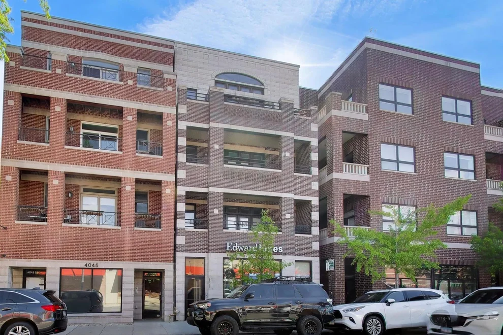 Unit for sale at 4043 N Damen Avenue, Chicago, IL 60618