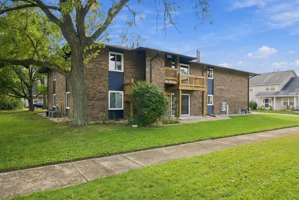 Unit for sale at 19405 Oakwood Avenue, Country Club Hills, IL 60478