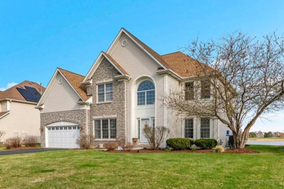 Unit for sale at 415 Mallard Point Drive, North Aurora, IL 60542
