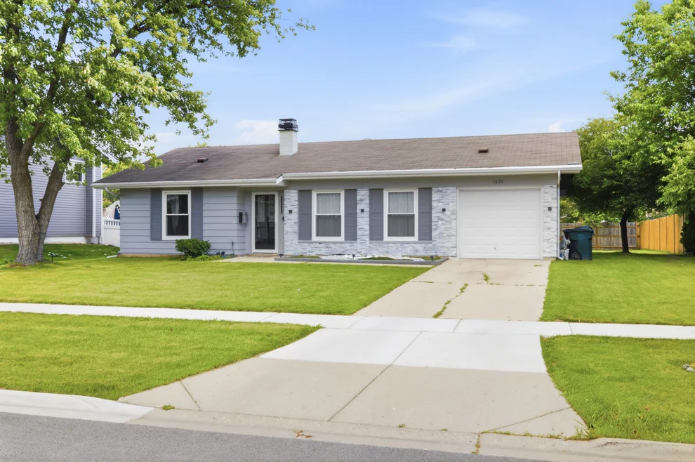 Unit for sale at 1470 Devonshire Lane, Hoffman Estates, IL 60169