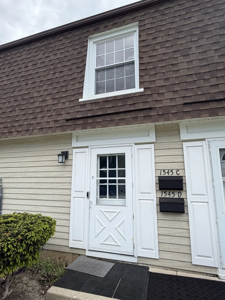 Unit for sale at 1545 Woodcutter Lane, Wheaton, IL 60189