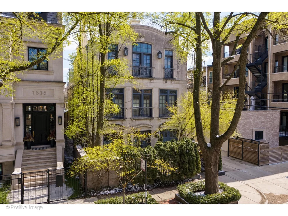 Unit for sale at 1811 N Howe Street, Chicago, IL 60614