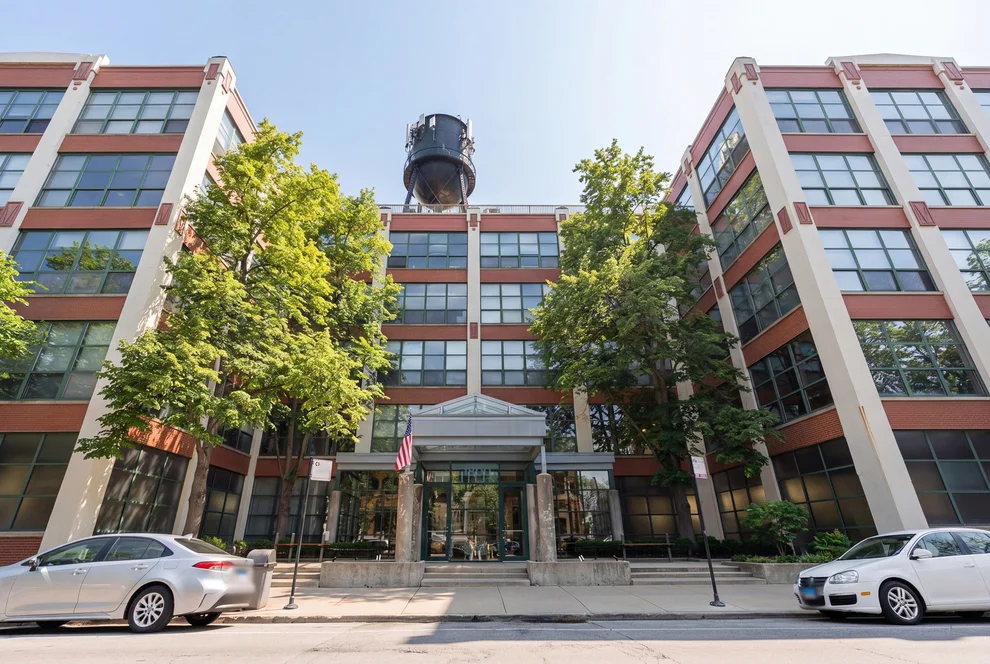Unit for sale at 1800 W Roscoe Street, Chicago, IL 60657
