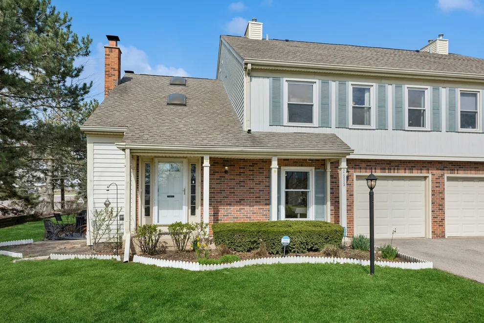 Unit for sale at 2555 College Hill Circle, Schaumburg, IL 60173