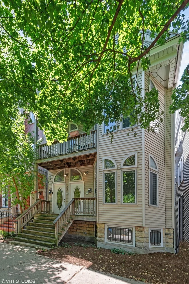 Unit for sale at 923 W Fletcher Street, Chicago, IL 60657