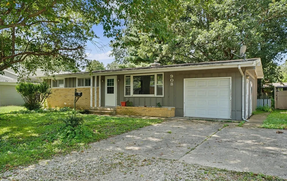 Unit for sale at 908 Lincoln Drive, Monticello, IL 61856