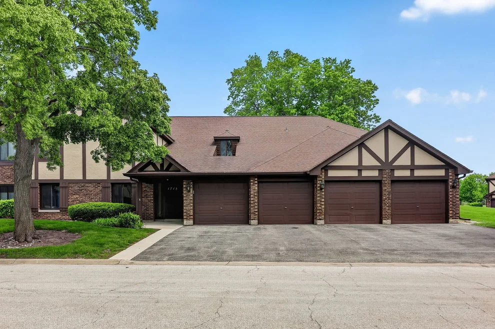 Unit for sale at 1715 Lakecliffe Drive, Wheaton, IL 60189