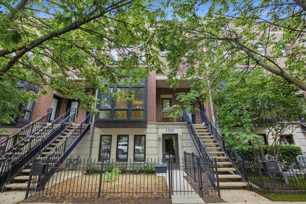 Unit for sale at 1707 W George Street, Chicago, IL 60657
