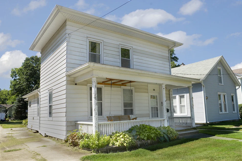 Unit for sale at 915 Illinois Avenue, Ottawa, IL 61350