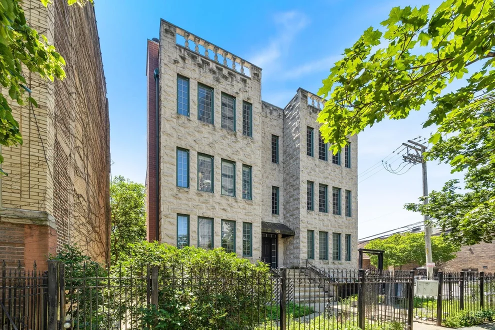 Unit for sale at 825 W Eastwood Avenue, Chicago, IL 60640