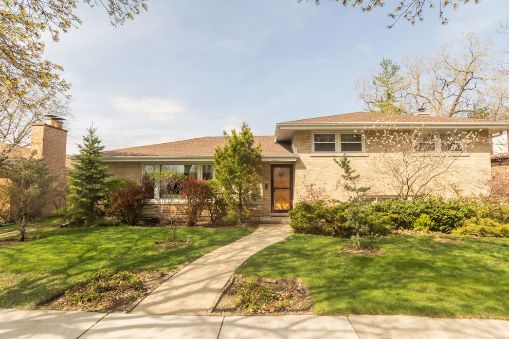 Unit for sale at 7650 Kenton Avenue, Skokie, IL 60076